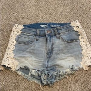 Lace detailed shorts